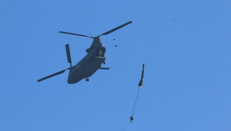 Τραγωδία στις Ένοπλες Δυνάμεις: Νεκρός αλεξιπτωτιστής μετά από πτώση