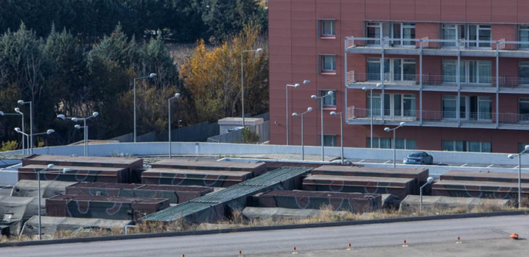 424 ΓΣΝΕ: Η Θεσσαλονίκη στο «κόκκινο»: Στήνουν κινητό νοσοκομείο στο πάρκινγκ του νοσοκομείου