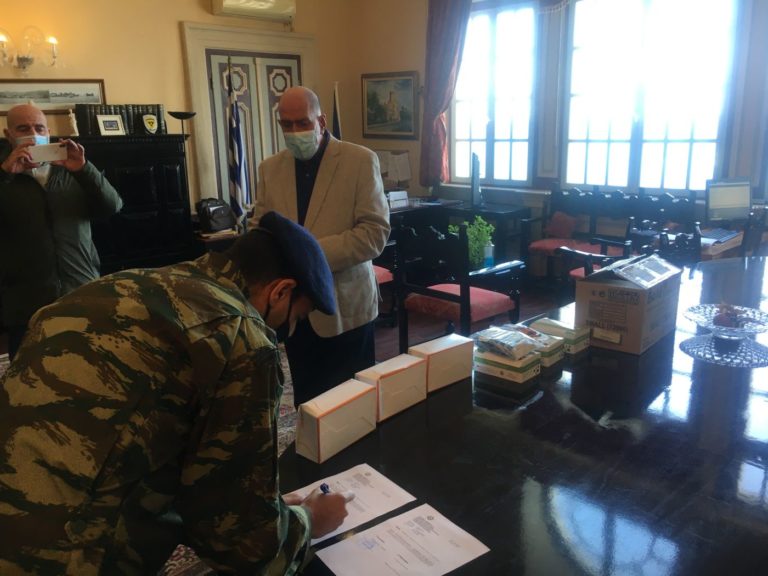 Παραδόθηκαν 150 Rapid test από την Περιφέρεια Νοτίου Αιγαίου στην 80 ΑΔΤΕ