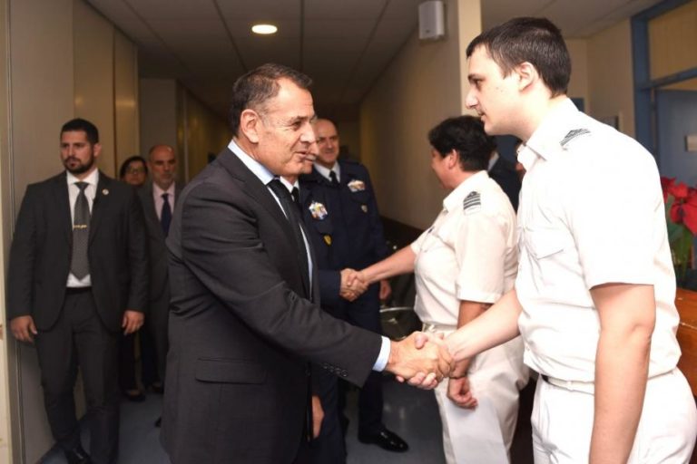 Κορονοϊός: Εντολή ”σκούπα” Παναγιωτόπουλου. ”Άπαντες στα στρατιωτικά νοσοκομεία”