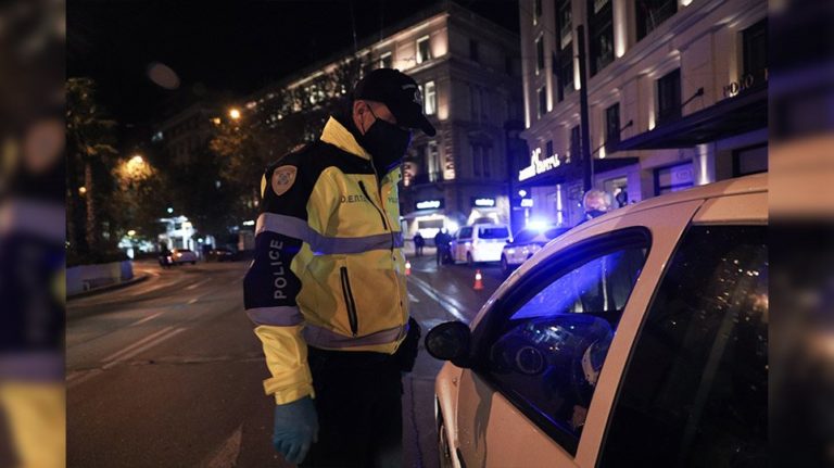 Το νου σας…Πρωτοχρονιά «μόνοι στο σπίτι»: Εφοδοι της ΕΛΑΣ σε πάρτι και κανείς έξω μετά τις δέκα το βράδυ