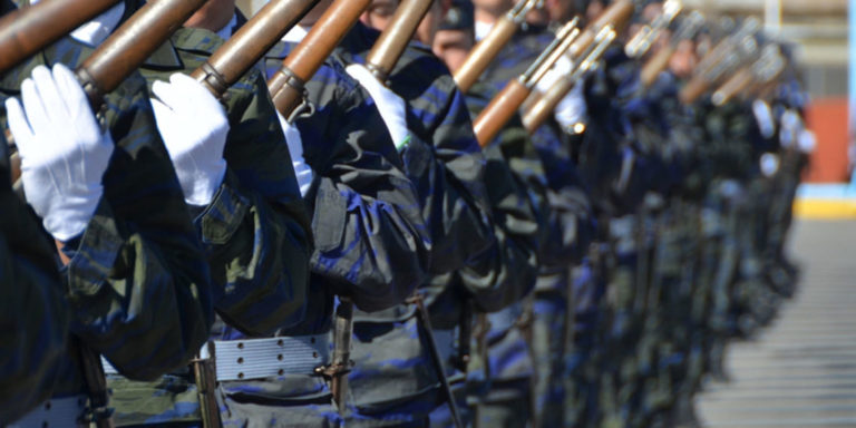 Συναγερμός στην ΠΑ: 29 Kρούσματα κορονοϊού στο στρατόπεδο της Τρίπολης – 2 σμηνίτες στο νοσοκομείο