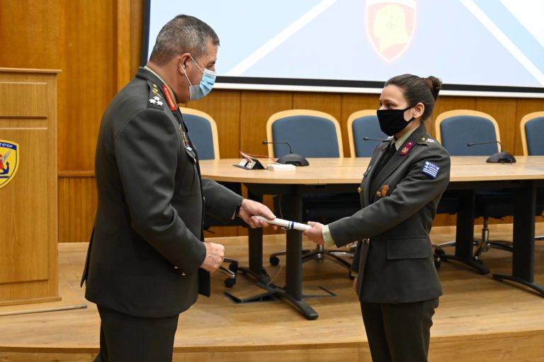 Στην αποφοίτηση Αξιωματικών της ΣΤΕΑΜΧ ο Αρχηγός ΓΕΣ