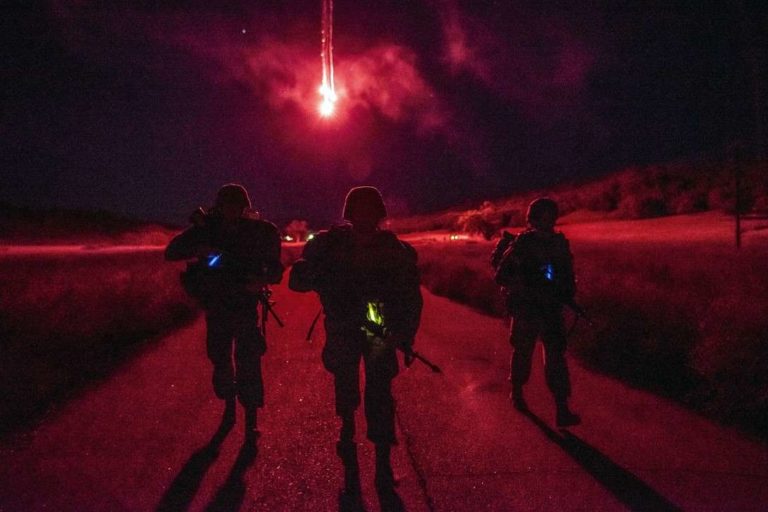 Νυχτερινά στρατιωτικών: 1 Φεβρουαρίου το δικαστήριο