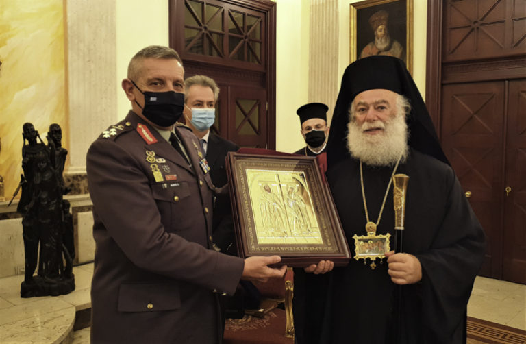 Ψέλνοντας το «Τη Υπερμάχω» υποδέχθηκαν τον Α/ΓΕΕΘΑ