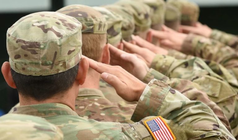 Καταδικάστηκε ταγματάρχης για παραγωγή παιδικής πορνογραφίας