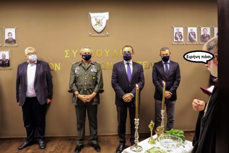 Ευχές στην αίθουσα του ΣΑΓΕ.  Με την εύθυμη ματιά του kranosgr