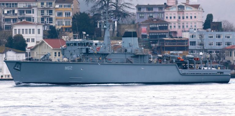 Επίδειξη δύναμης: Ελληνικό ναρκαλιευτικό στα Δαρδανέλια αρνήθηκε να υψώσει την τουρκική σημαία