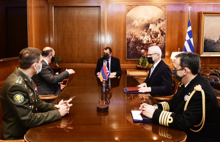 Συνάντηση ΥΕΘΑ Νικόλαου Παναγιωτόπουλου & ΥΦΕΘΑ Αλκιβιάδη Στεφανή με τον Πρέσβη της Αρμενίας