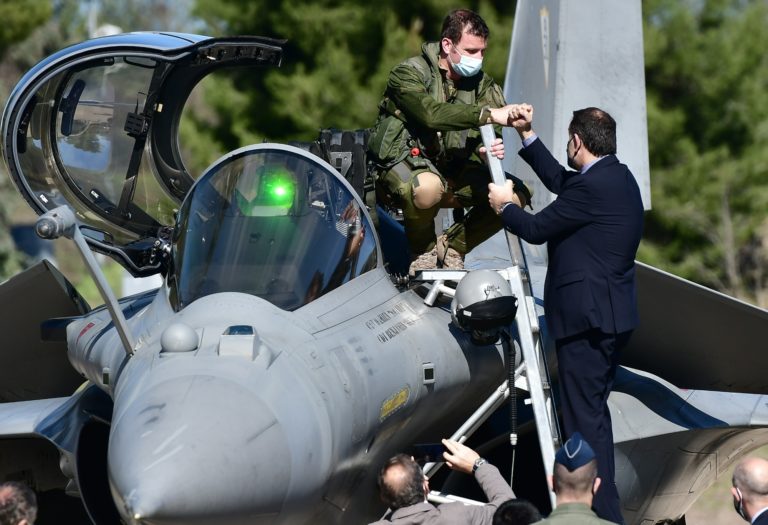 Γράφτηκε ιστορία: Σε Rafale ο πρώτος Έλληνας Υπουργός Εθνικής Άμυνας
