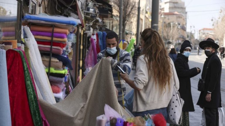 Ισραήλ: Καταστήματα και υπηρεσίες ανοίγουν μόνον για τους πλήρως εμβολιασμένους