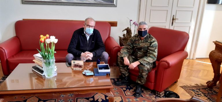 Στον Δήμαρχο Καβάλας ο απερχόμενος Δκτης της 20ης Μεραρχίας
