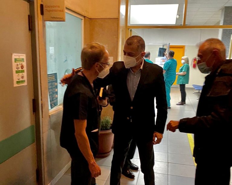 ”Στεφανής παντός καιρού και τόπου”. Νυχτερινή επιθεώρηση σε 251 ΓΝΑ και ΝΙΜΤΣ