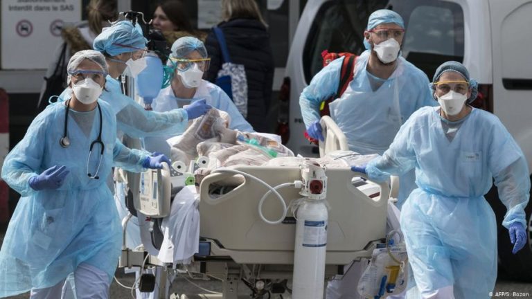 Παυλάκης: θα το πληρώσουμε με χιλιάδες θανάτους το άνοιγμα της κοινωνίας