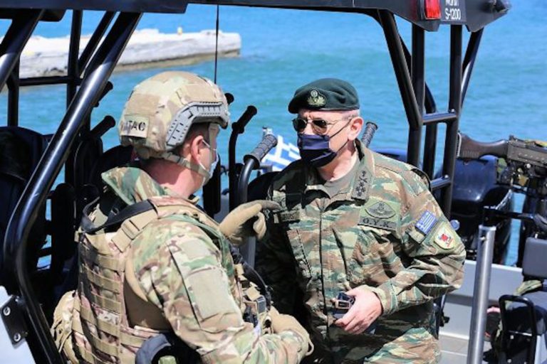 O Αρχηγός ΓΕΕΘΑ δοκίμασε με ΟΥΚάδες το νέο σκάφος των Ειδικών Δυνάμεων – ΦΩΤΟ