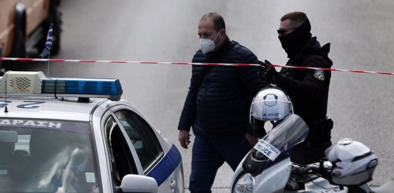 Στρατιωτικά ρούχα φορούσε ο δράστης της δολοφονίας Καραϊβάζ