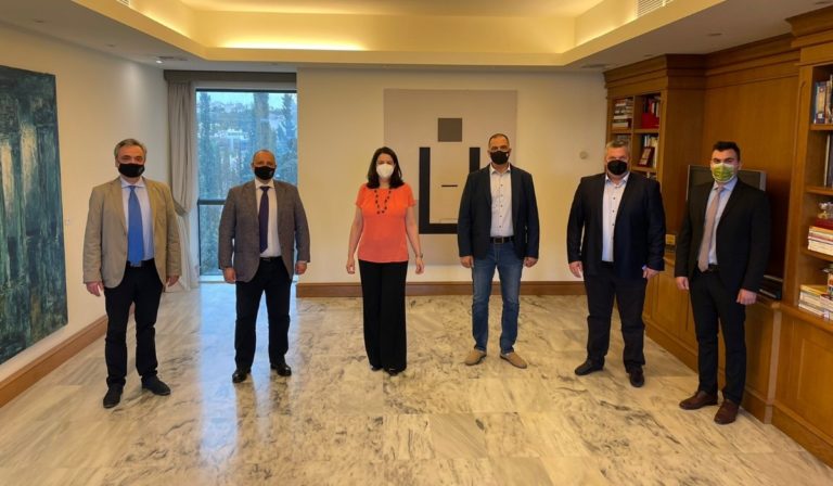 Τα θέματα των στρατιωτικών και των οικογενειών τους στην Υπουργό Παιδείας από την ΠΟΜΕΝΣ