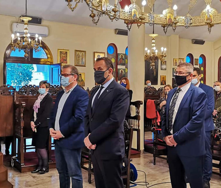 Ο ΥΕΘΑ Νίκος Παναγιωτόπουλος στην Περιφορά του Επιταφίου του Αγίου Γεωργίου Καβάλας
