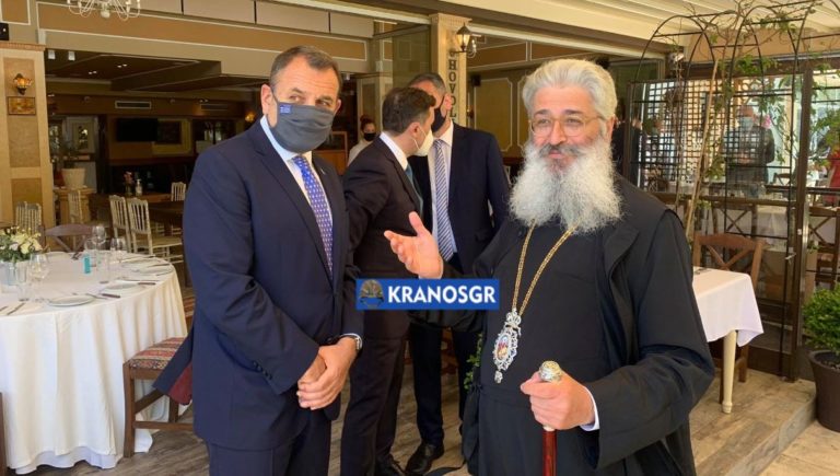 Έδωσε ευχή και έδειξε Παναγιωτόπουλο…