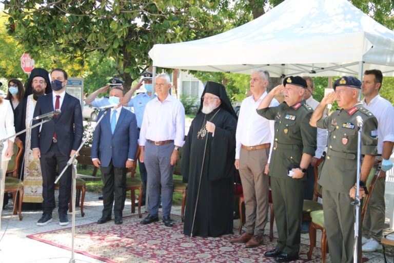 Συγκίνηση: Οι Ταξίαρχοι Μπογδάνος και Κολέζας ψάλουν τον Εθνικό Ύμνο