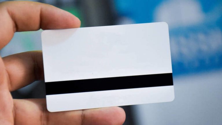Νέες ταυτότητες στους στρατιωτικούς. Τι απαντά το υπουργείο προστασίας του πολίτη