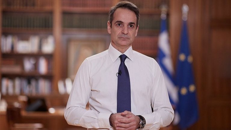 Ο Πρωθυπουργός Κυριάκος Μητσοτάκης απαντά στους αντιεμβολιαστές με άρθρο του Συντάγματος