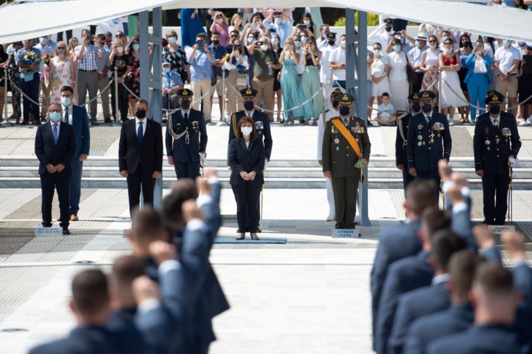 Παρουσία ΥΕΘΑ Νικόλαου Παναγιωτόπουλου στην τελετή ορκωμοσίας νέων Ανθυποσμηναγών στη Σχολή Ικάρων υπό την ΠτΔ