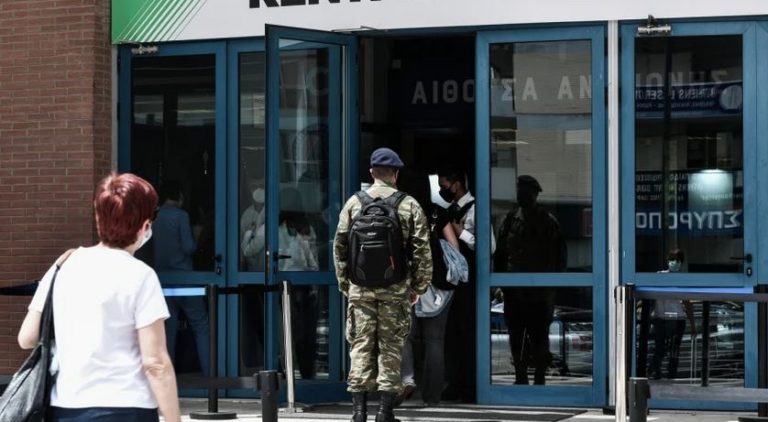 Υποχρεωτικός εμβολιασμός: Το σχέδιο για στρατιωτικούς και εκπαιδευτικούς