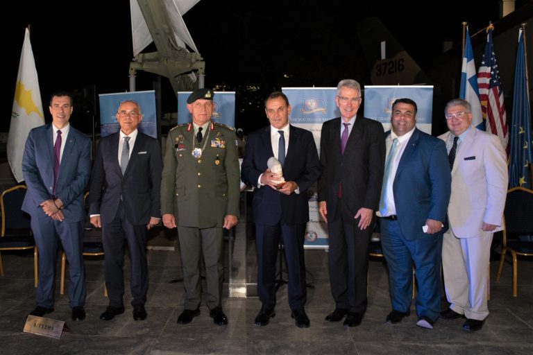 Παναγιωτόπουλος: Οι Ένοπλες Δυνάμεις είναι το σπαθί της Ελλάδας – Τιμήθηκε με το «2021 AHEPA Pericles Award»