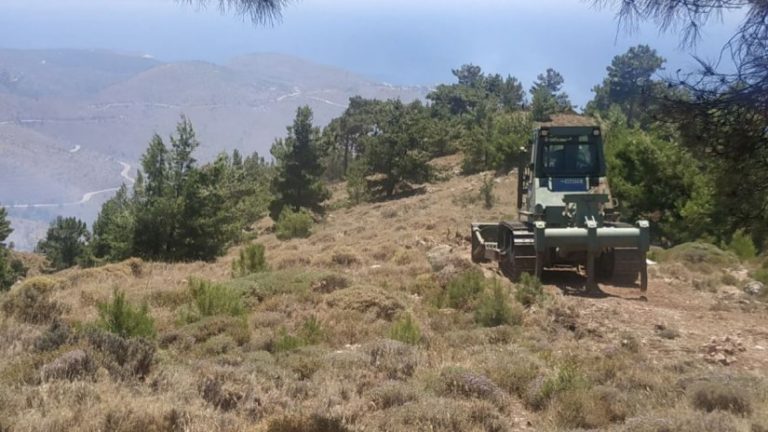 Χίος: O Στρατός… κόβει την φωτιά στα δύο