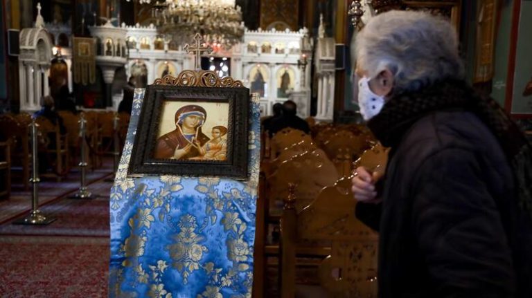 Εκκλησία: Το εμβόλιο δεν έχει ούτε τσιπάκι, ούτε εμβρυικά κύτταρα