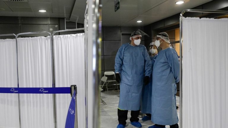 ΕΚΤΑΚΤΟ: Σε επ’ αόριστον αναστολή οι ανεμβολίαστοι υγειονομικοί από 16 Αυγούστου. Τι θα γίνει με τα στελέχη των ΕΔ