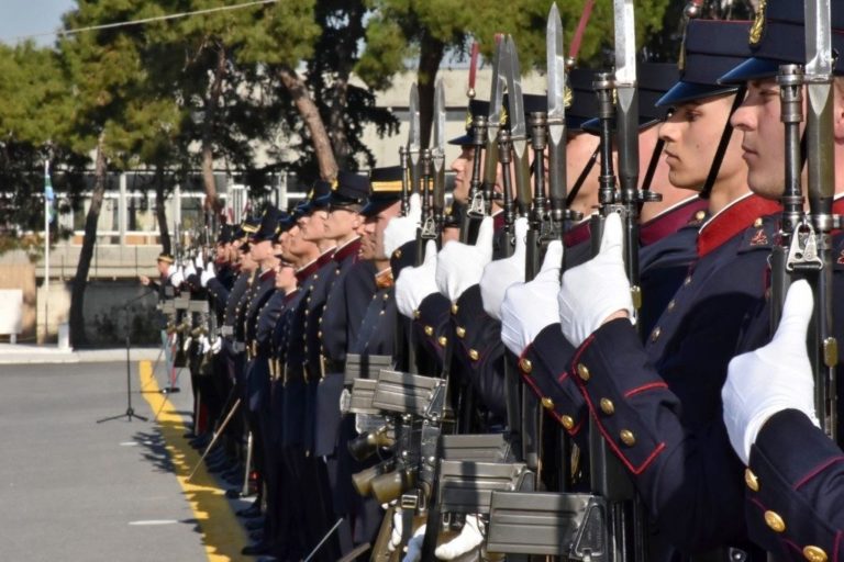 Πότε βγαίνουν στη σύνταξη οι στρατιωτικοί, αστυνομικοί, λιμενικοί, πυροσβέστες – Οι προϋποθέσεις [πίνακες & παραδείγματα]