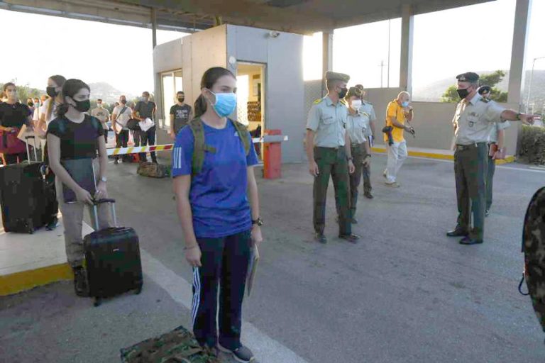 Εξόδους και άδειες μόνο σε εμβολιασμένους σε Κέντρα Εκπαίδευσης και Στρατιωτικές Σχολές