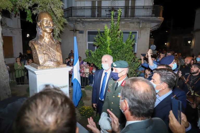 Ο Στρατηγός Φλώρος τιμά τον Στρατηγό Καραϊσκάκη