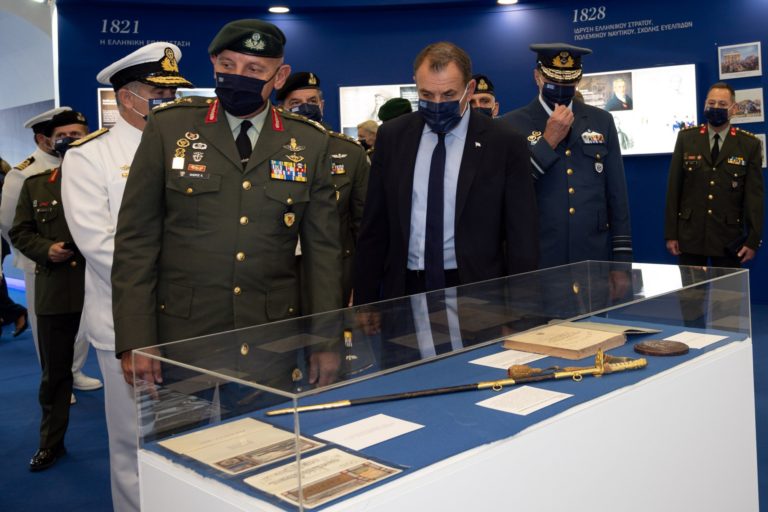 ΧΑΙΡΕΤΙΣΜΟΣ ΑΡΧΗΓΟΥ ΓΕΕΘΑ ΣΤΑ ΕΓΚΑΙΝΙΑ ΤΟΥ ΠΕΡΙΠΤΕΡΟΥ ΥΠΕΘΑ ΣΤΗ ΔΕΘ