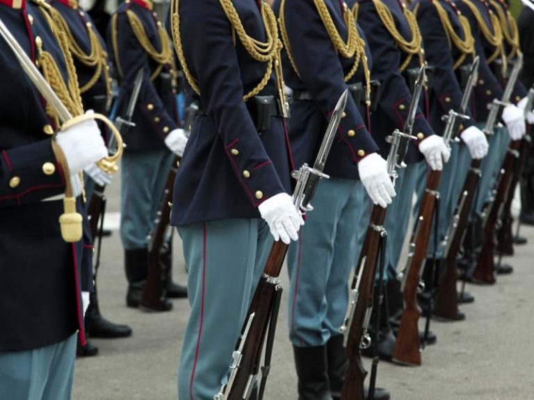 ΑΝΤΙΣΥΝΤΑΓΜΑΤΙΚΗ ΚΑΙ ΠΑΡΑΝΟΜΗ Η ΕΛΑΧΙΣΤΗ ΒΑΣΗ ΕΙΣΑΓΩΓΗΣ