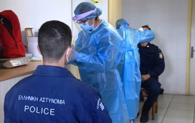 Εμβολιασμοί: Στο τραπέζι η υποχρεωτικότητα στα σώματα ασφαλείας