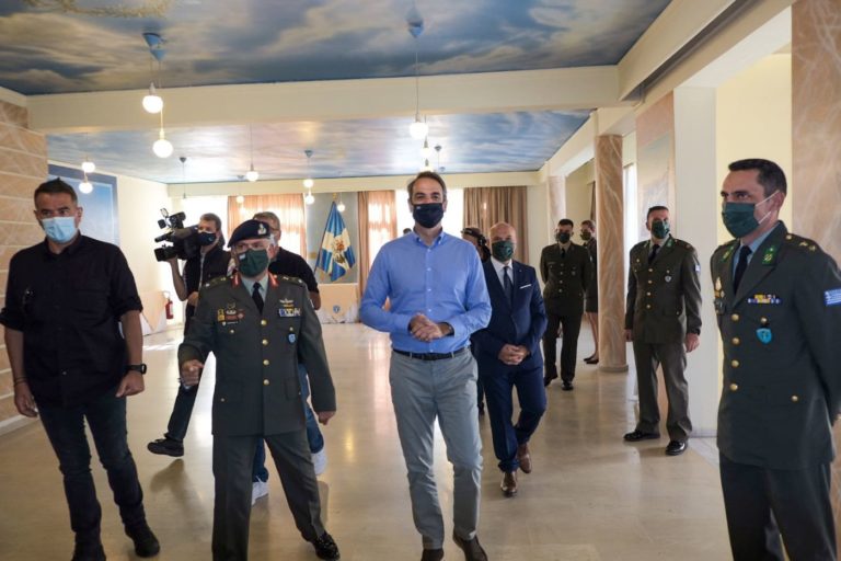 Στη Λέσχη Αξιωματικών Σάμου ο Πρωθυπουργός Κυριάκος Μητσοτάκης
