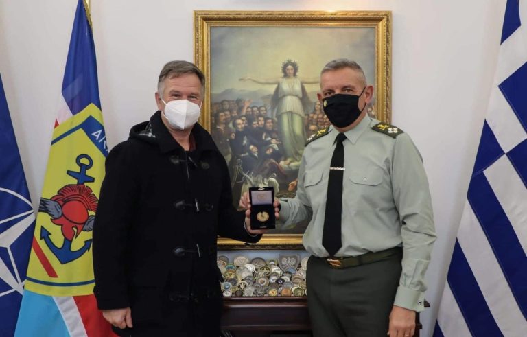 ”Περήφανοι για τον Αρχηγό ΓΕΕΘΑ”. Το σχόλιο του συμμαθητή του Αντγου ε.α Λάμπρου Τζούμη