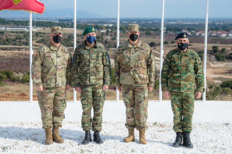 Leo 2 και Abrams αποδίδουν τιμές στους Αντιστράτηγους Δεμέστιχα – Χουδελούδη και τον υποδιοικητή των Αμερικανικών Δυνάμεων Ευρώπης – Αφρικής