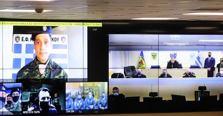 ΧΡΙΣΤΟΥΓΕΝΝΙΑΤΙΚΑ ΚΑΛΑΝΤΑ ΚΑΙ ΑΝΤΑΛΛΑΓΗ ΕΥΧΩΝ ΑΡΧΗΓΟΥ ΓΕΕΘΑ ΜΕ ΠΡΟΣΩΠΙΚΟ ΤΩΝ ΕΝΟΠΛΩΝ ΔΥΝΑΜΕΩΝ
