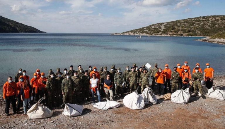 Το ευχαριστώ του Ιδρύματος Λασκαρίδη στο Διοικητή της 79 ΑΔΤΕ Ταξίαρχο Νίκο Γκρέτσα