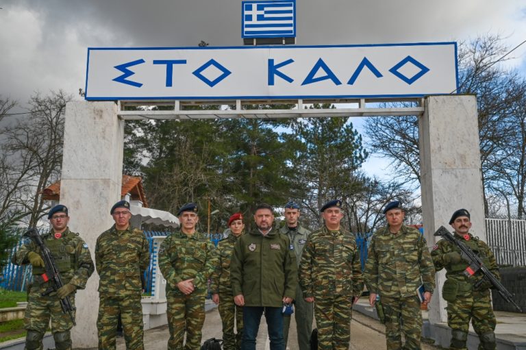 Εντυπωσιακές φωτό: Νυχθημερόν σε φυλάκια του Έβρου ο ΥΦΕΘΑ Ν. Χαρδαλιάς