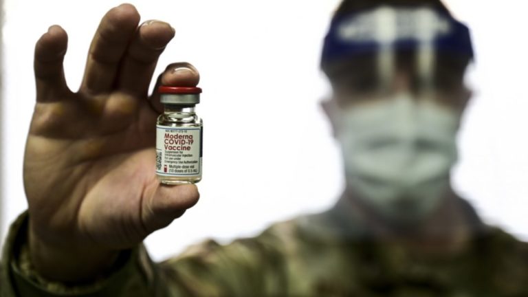Αναστολή εργασίας σε όσα ΥΓ στελέχη των ΕΔ λήξει το πιστοποιητικό νόσησης και δεν εμβολιαστούν