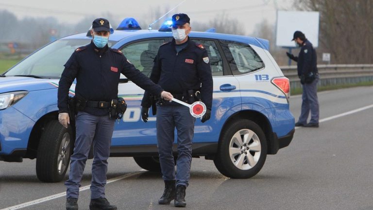 Ιταλία: Υποχρεωτικός ο εμβολιασμός των σωμάτων ασφαλείας επί ποινή διακοπής μισθού – Παραδίδουν όπλο και σήμα όσοι αρνηθούν