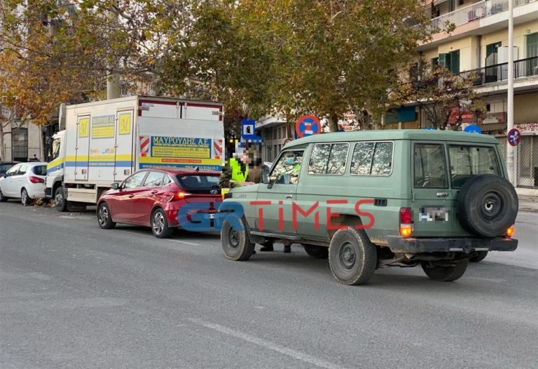 Θεσσαλονίκη: Σύγκρουση ΙΧ με στρατιωτικό όχημα στην περιοχή των δικαστηρίων