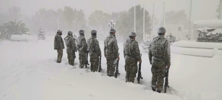 Η «Ελπίδα» τη δουλειά της και οι στρατιώτες της ΑΣΔΕΝ τη δική τους! (ΦΩΤΟ)