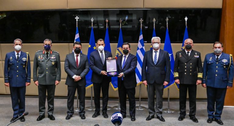 Συνάντηση Παναγιωτόπουλου – Μηταράκη για την απεμπλοκή των ΕΔ απο τη διαχείριση του Μεταναστευτικό