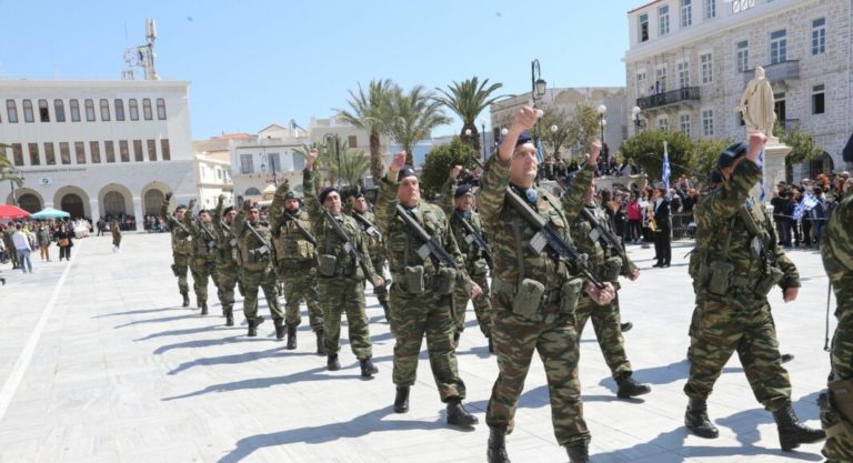 Εισαγγελέας στα… χακί!